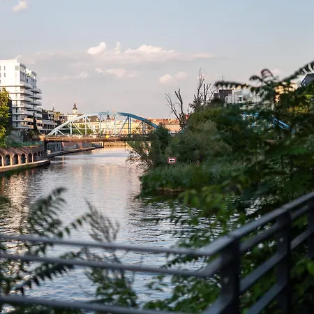 Cinema Wrocław in City Centre - Parking - River View